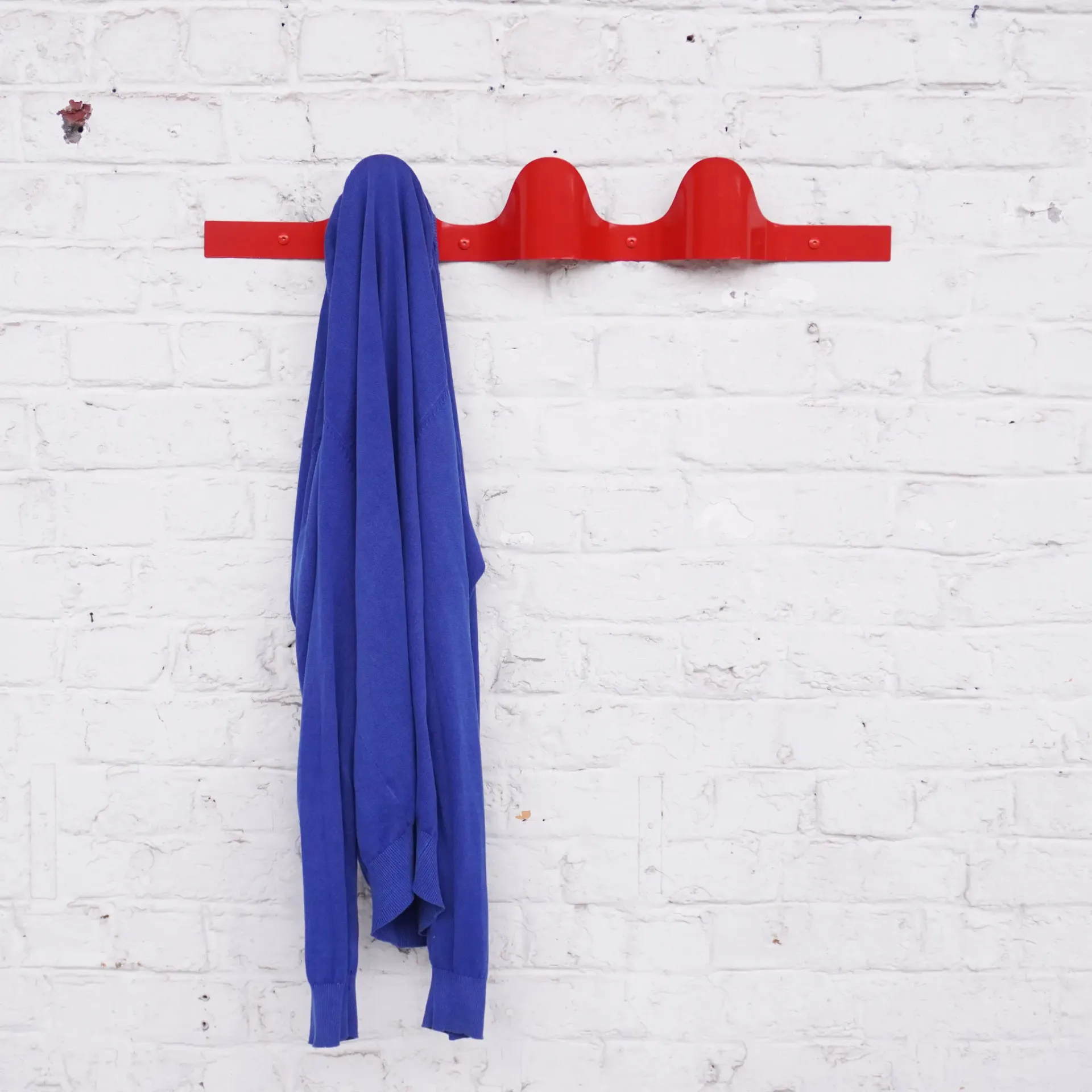 Coat rack 'Waves' by Denis Romainville (signal red)