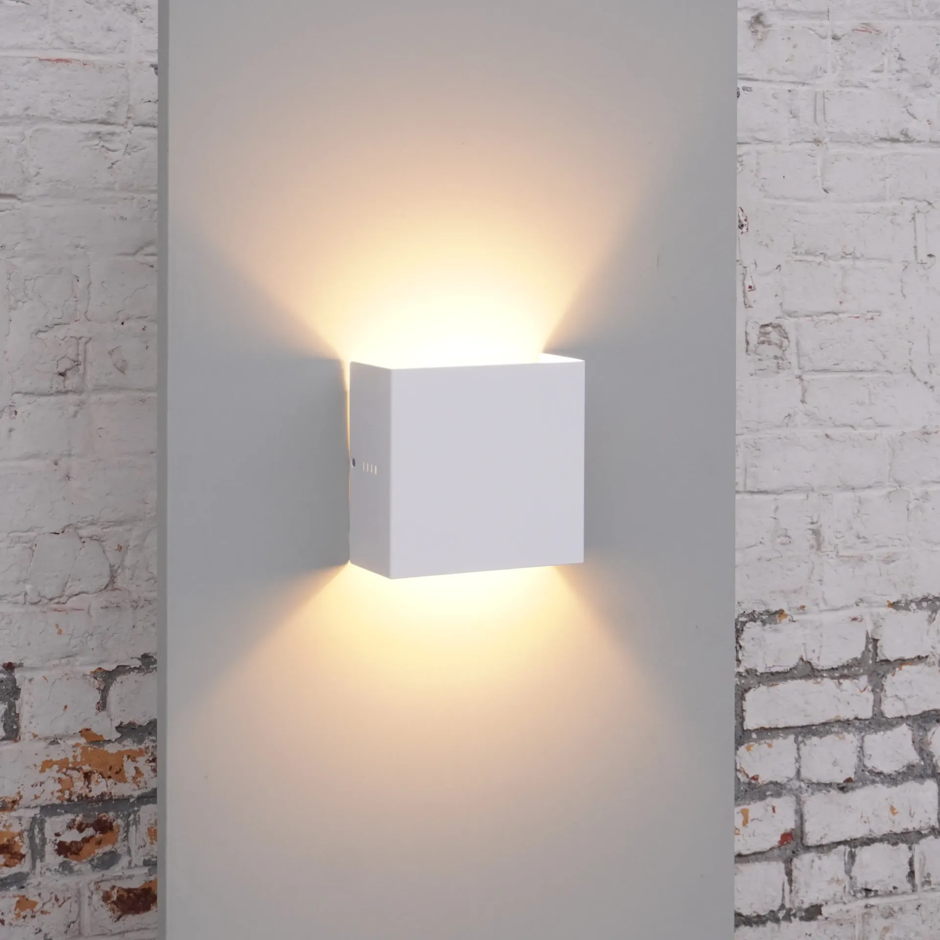 Wall light 'Simonis' (traffic white)