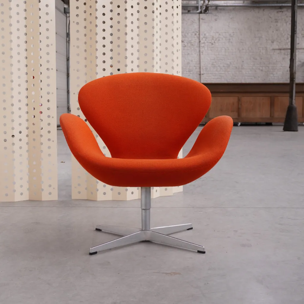 'Swan' chair by Arne Jacobsen for Fritz Hansen (orange)